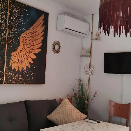 Cool Garden Apartment *